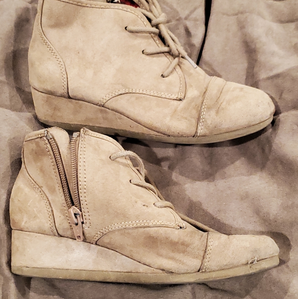 Girls suede wedges